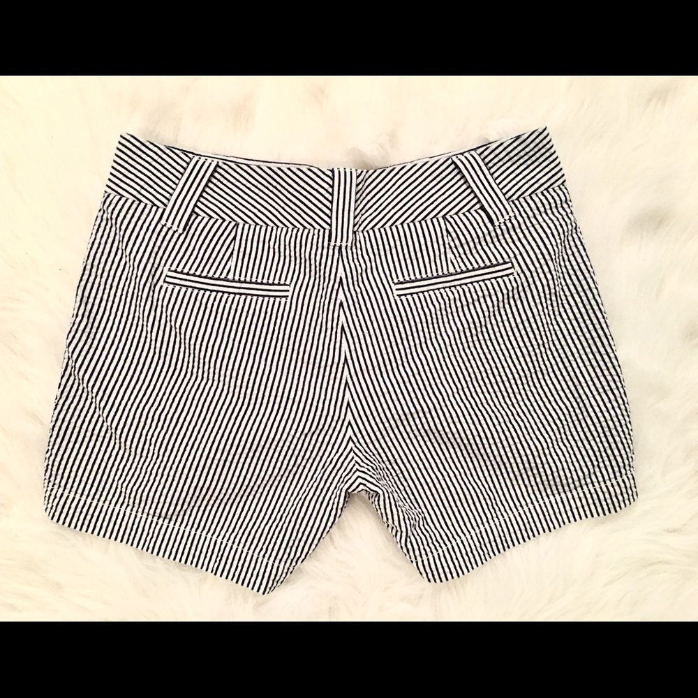 J Crew women’s size 2 City Fit navy striped shorts - Picture 4 of 4